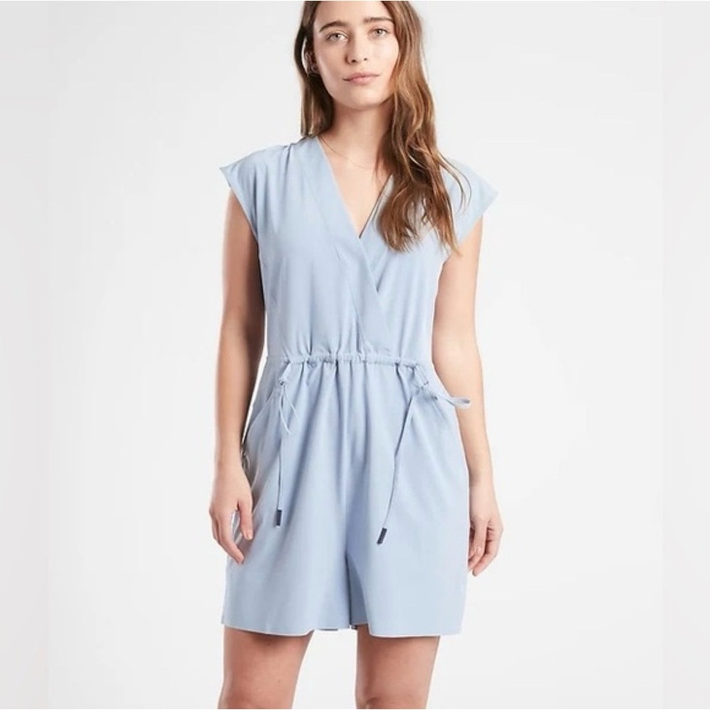 Athleta women’s size small Marlow V-neck tie waist romper blue star